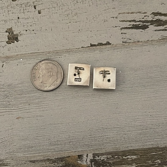 Lois Hill Silver Stud Earrings. - Picture 4 of 4